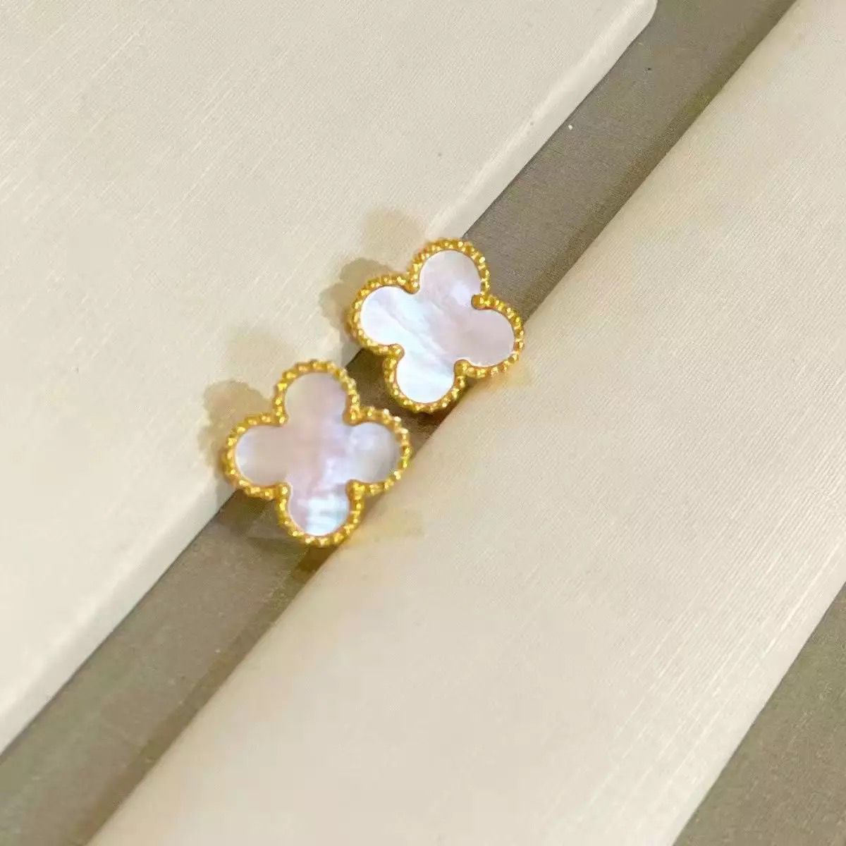 Clover Set in Mother of Pearl
