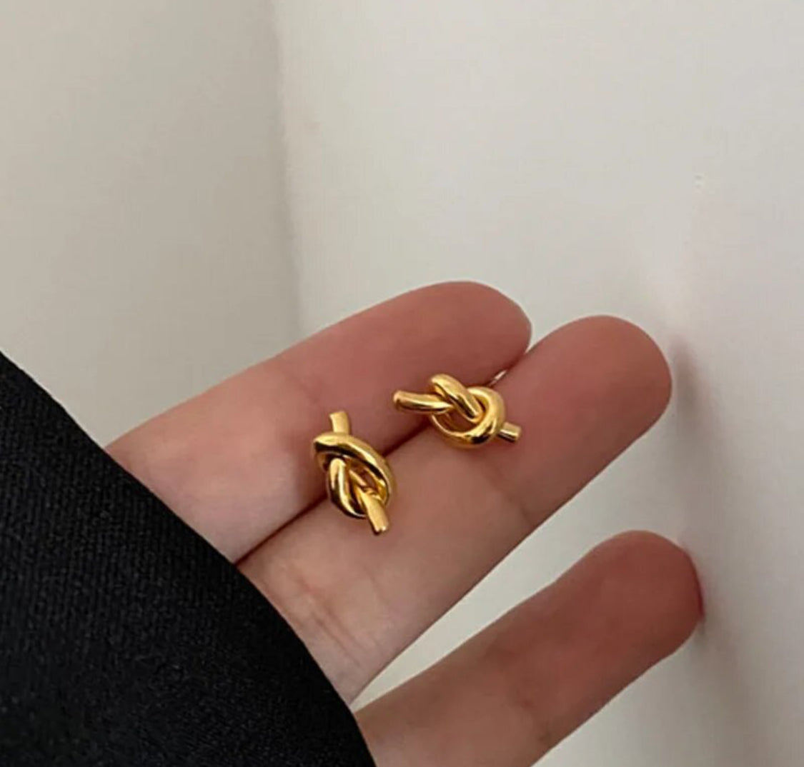 Pretzel Studs