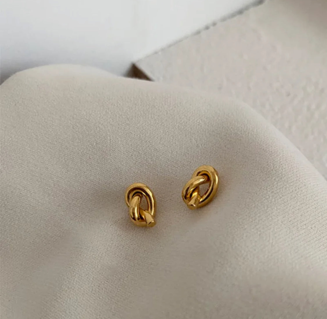 Pretzel Studs