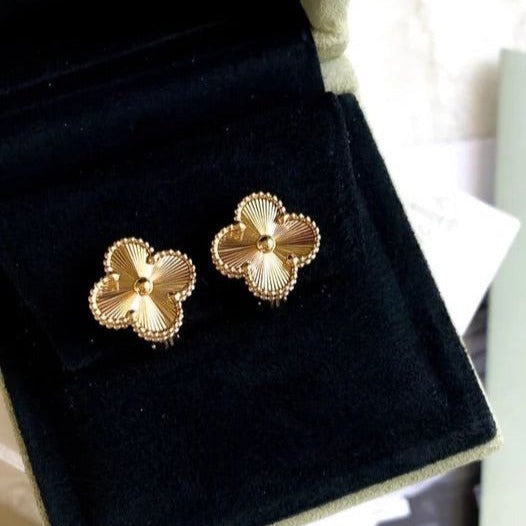 Clover Earrings in Gold
