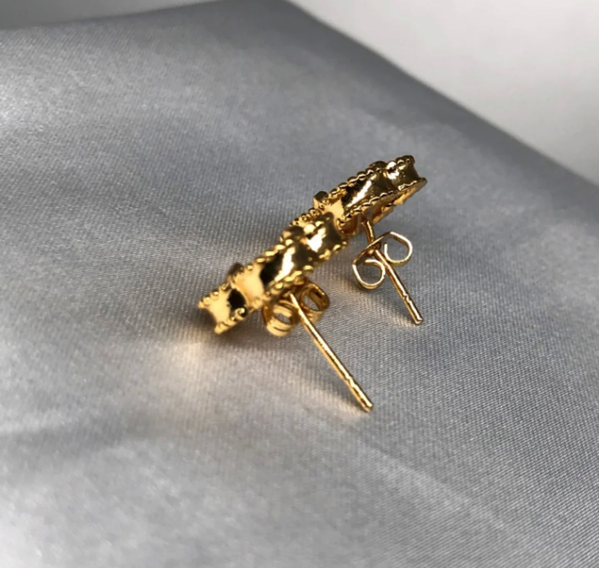 Clover Earrings in Gold