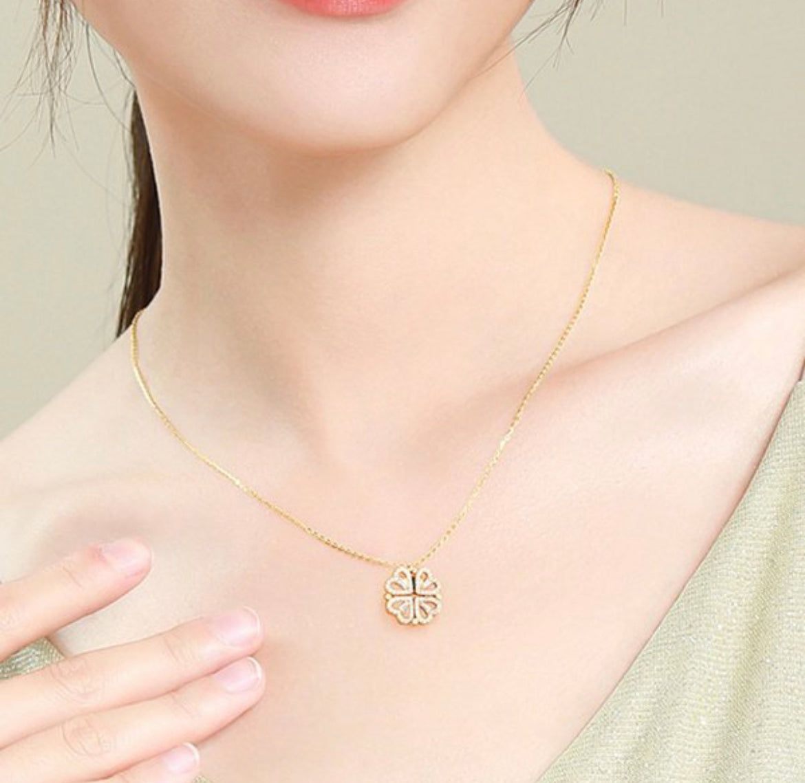 18k Gold Clover Magnetic Necklace